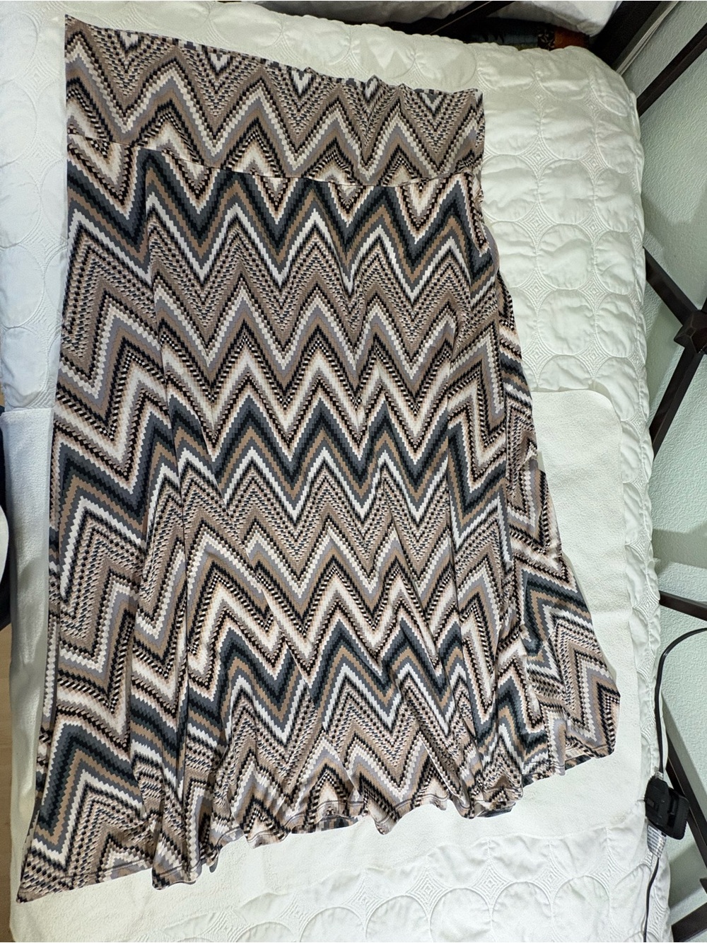 Seven7 Size 22/24 Chevron A-Line Midi or Maxi Skirt - Black & Cream #0023